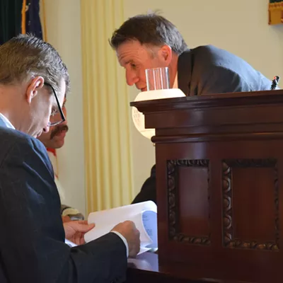 Image: Lawmakers Agree to Ban Stoplight Texting