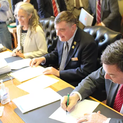 Image: Shumlin Drops Opposition to Handheld Cellphone Ban