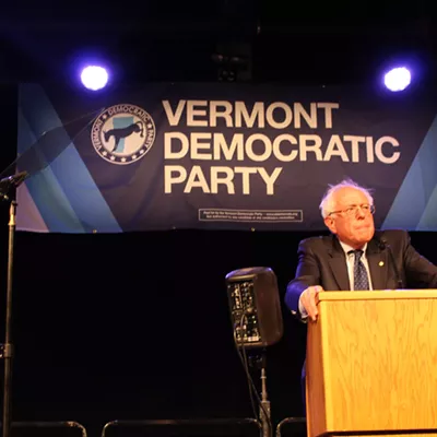 Image: In Bid for Democratic Nomination, Sanders Remains an Independent