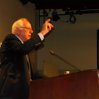 Image: Sanders Speaks in New Hampshire, Weighs Bid for White House