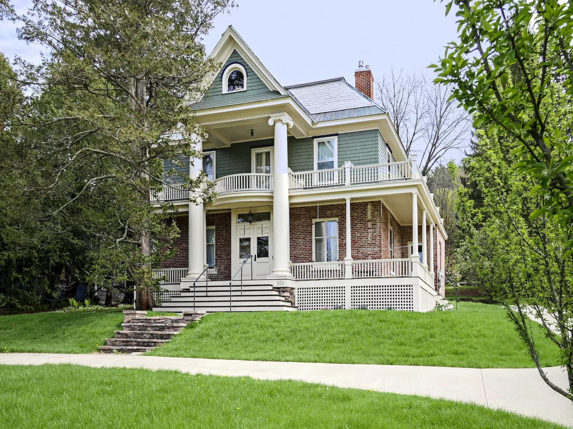homes_tour_courtesy_of_carolyn_bates-calendar-spotlight-ravin.webp