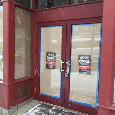 Image: Bruegger's Bagels Closes on Church Street
