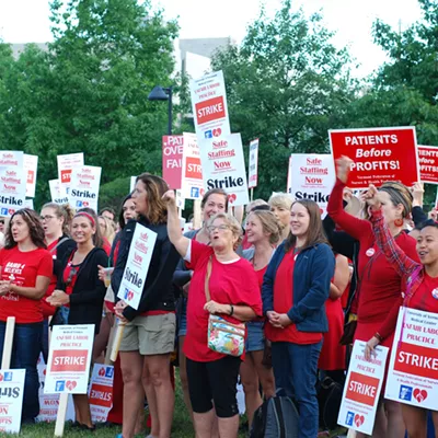 Image: Nurses Picket as Strike Starts at UVM Medical Center