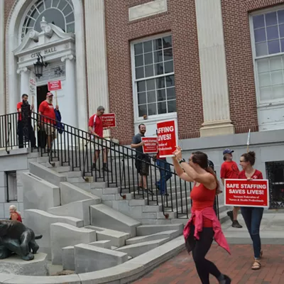 Image: Nurses Keep Up the Pressure as Hospital Seeks Budget Approval