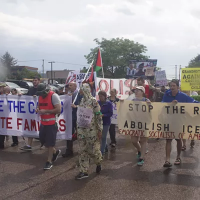 Image: As Hundreds Protest ICE, Border Patrol Runs a Checkpoint