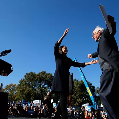 Image: Bern's Return: In Queens, a Massive Crowd Welcomes Sanders