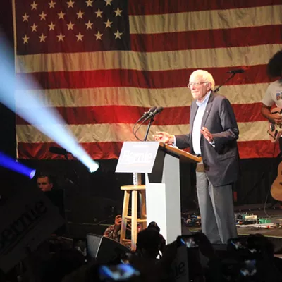 Image: Sanders Returns to Iowa for Pre-Caucus Sprint
