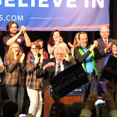 Image: Sanders Extends Winning Streak to Wyoming