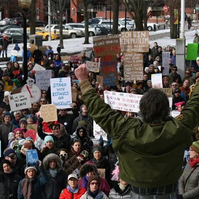 Image: Hundreds Rally in Burlington to Support Refugees