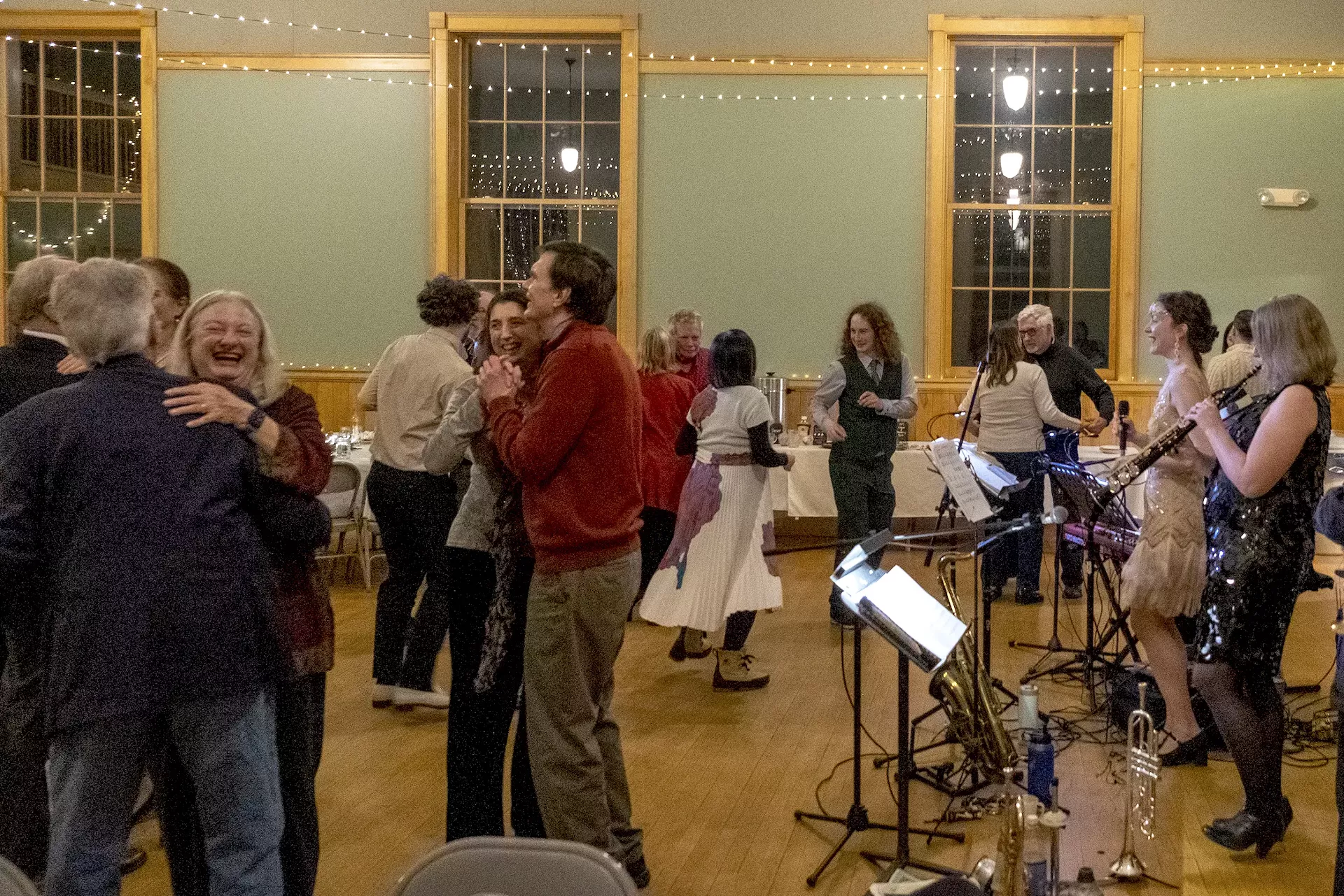 7.dancers_enjoying_music_after_dessert.webp