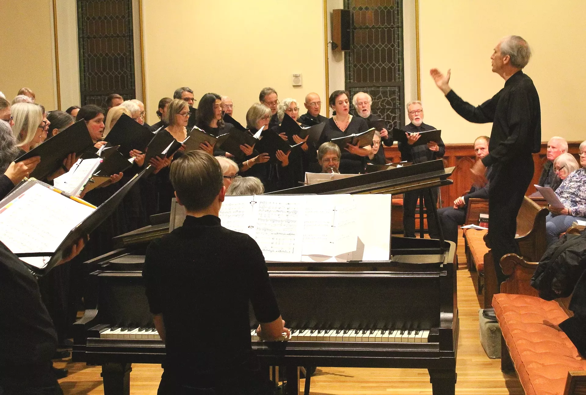 Richard Riley conducts the Burlington Choral Society