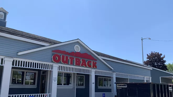 Image: Closed: Outback Steakhouse and Vermont Sandwich Company