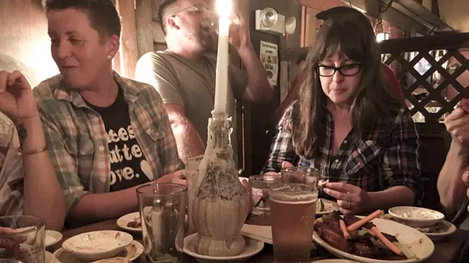 Image: Dining on a Dime: Wing Night at the Colatina Exit