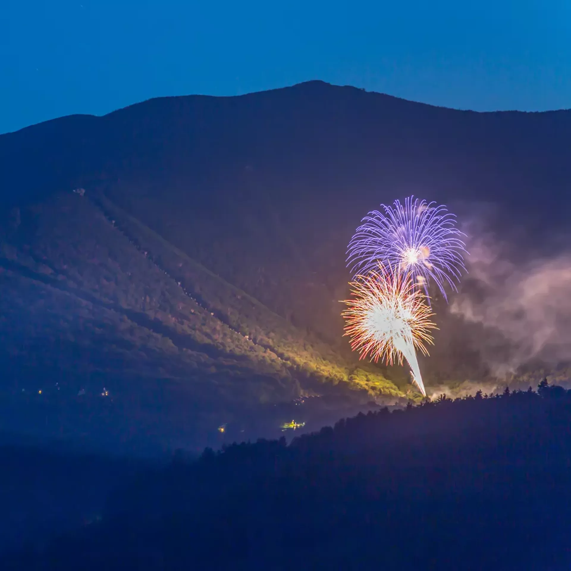 2019-07-04-ja-fireworks-800x800.webp