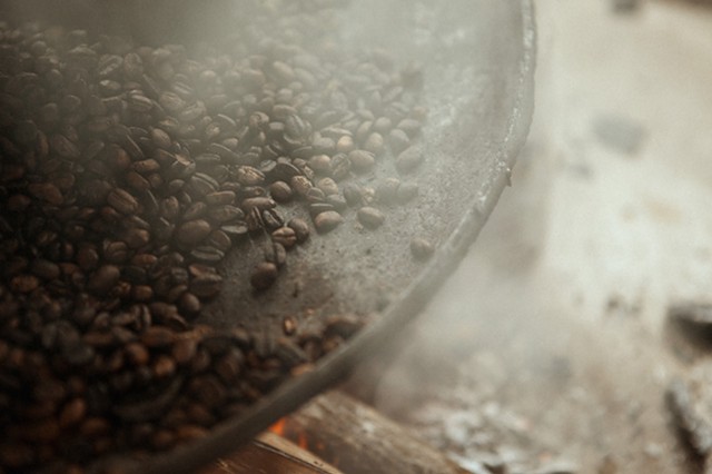 Honduran coffee beans (A Film About Coffee) - AVOCADOS & COCONUTS PRODUCTIONS