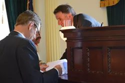 Lawmakers Agree to Ban Stoplight Texting