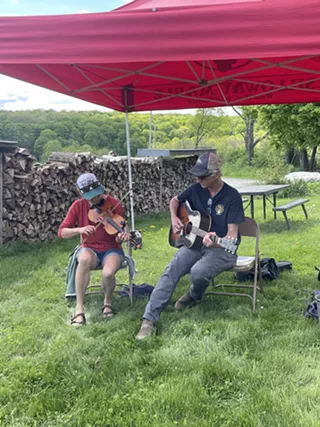 Image: Live in the Orchard Concert Series: The Spring Chickens
