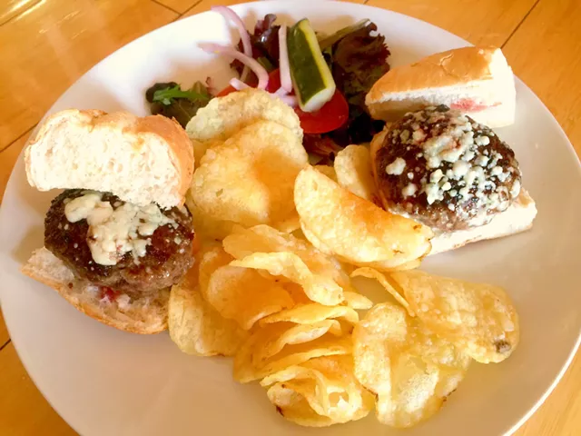 Alice Eats: Blackback Pub