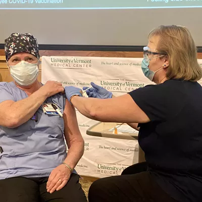 Image: Nurse Is First Vermonter to Receive a COVID-19 Vaccine