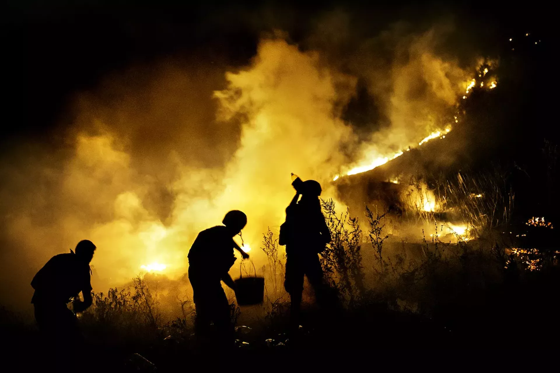 Photo of Ukrainian soldiers trying to extinguish a fire from mortar shells, April 2016, by Dmitri Beliakov