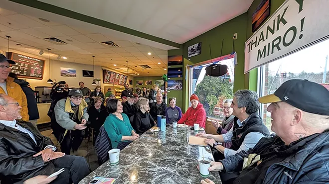 Image: Outgoing Burlington Mayor Miro Weinberger Holds Court &mdash; for the Last Time &mdash; at &lsquo;the Bagel&rsquo;