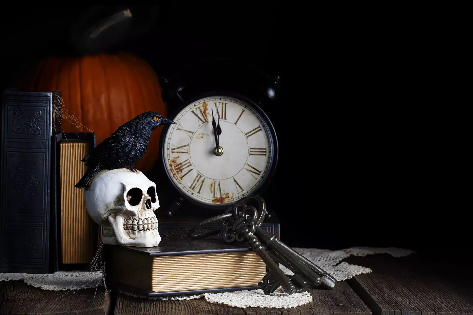poetry_horror_marilyn_gould_dreamstime-calendar-mag7-hamilton.webp