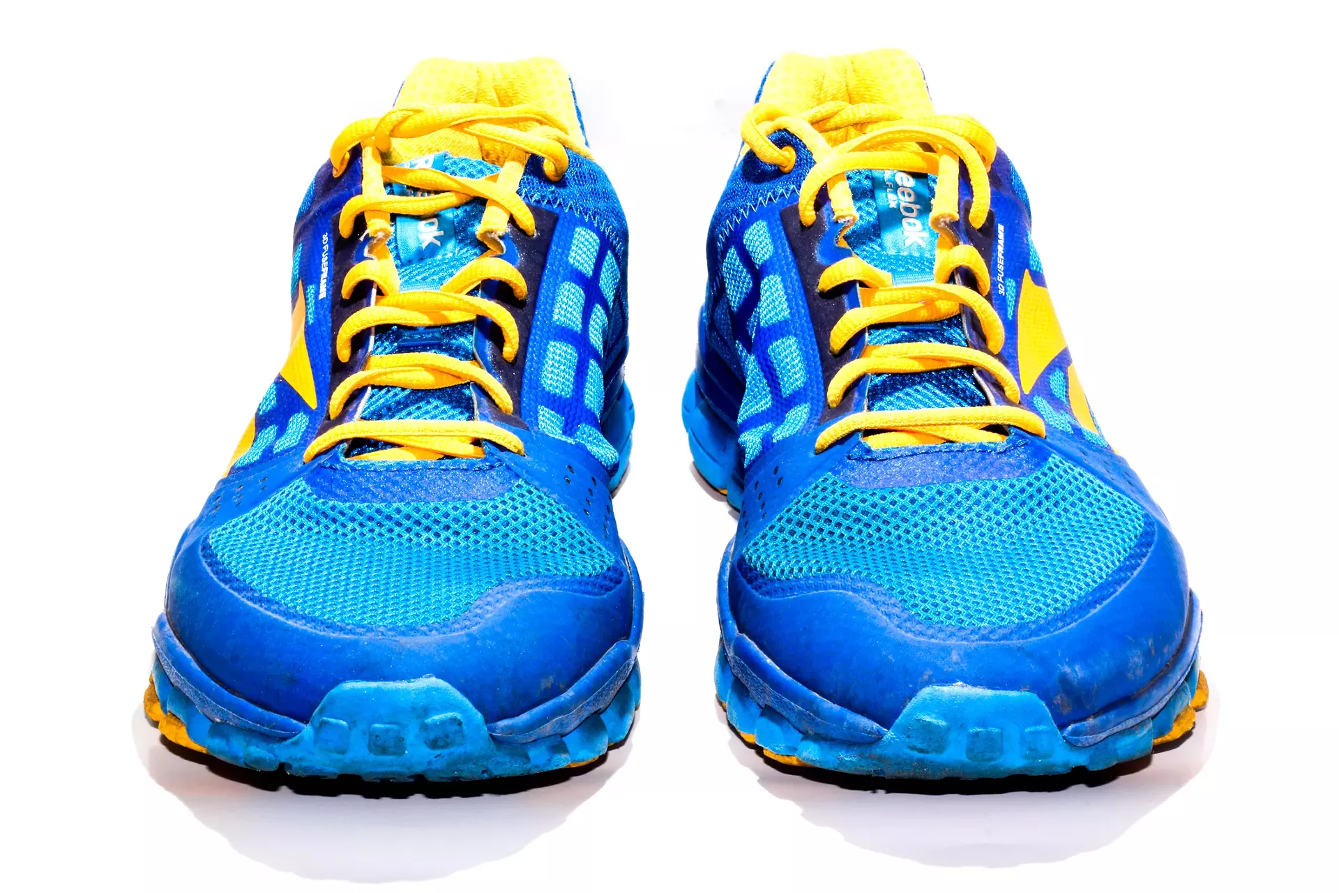 running_shoes_shayne13_dreamstime.com.webp