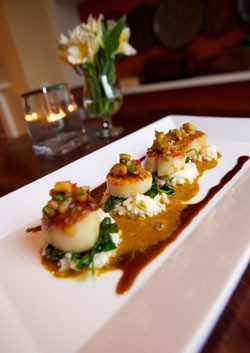 Scallops in coconut-curry-lime sauce