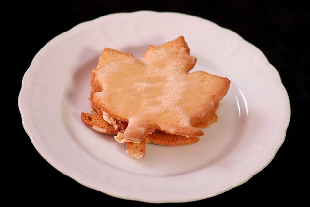 Sweet Crunch maple cookie sandwich - MATTHEW THORSEN