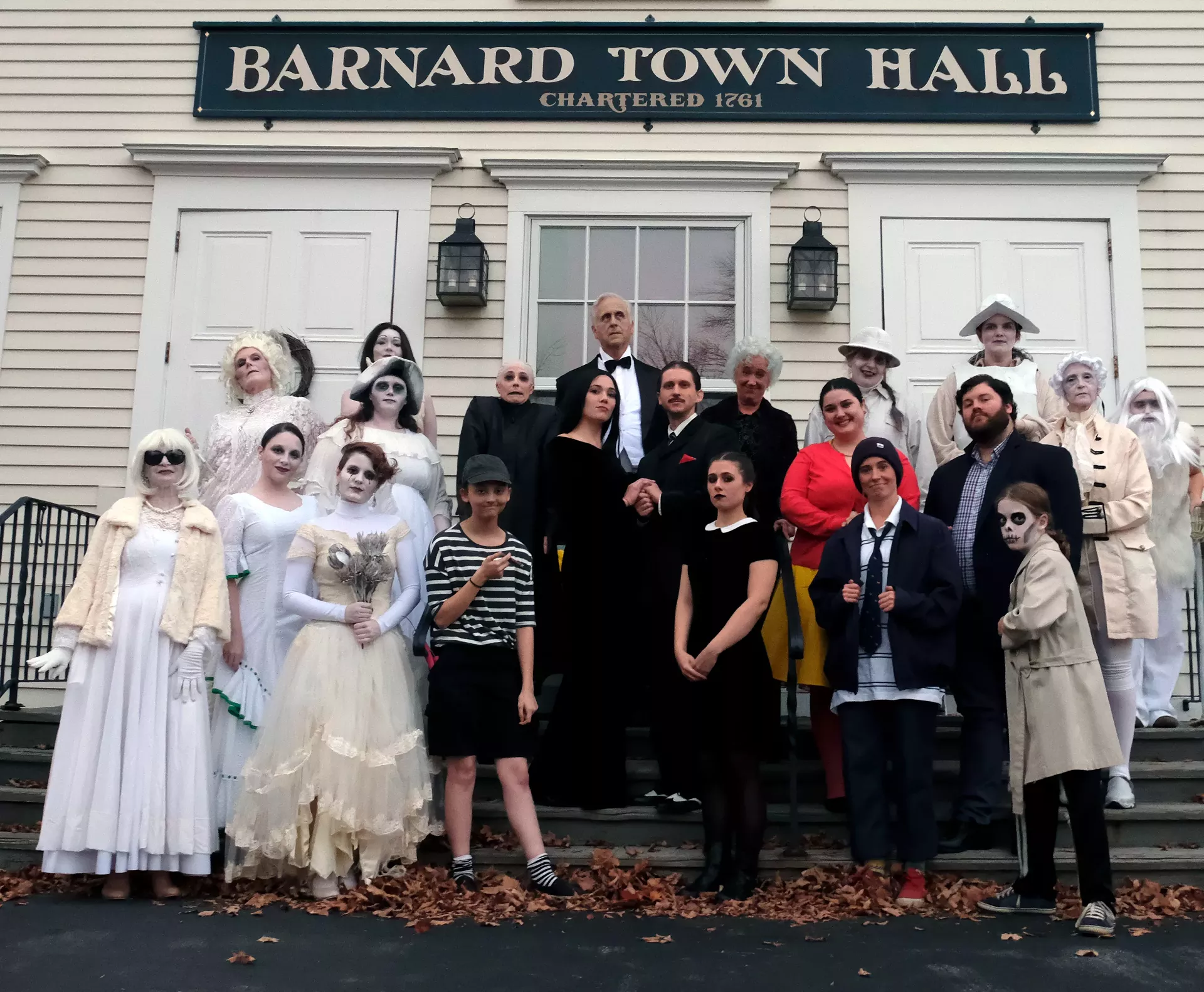 addams_family_cast.webp