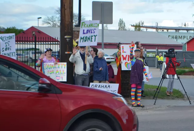 During Evangelist's Swing Through Vermont, Picketers Greet His Flock