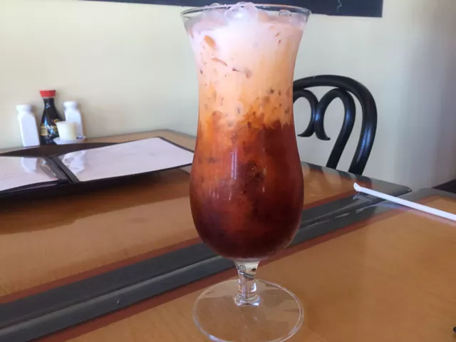 Alice Eats: East West Caf&eacute;