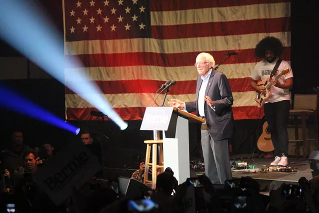 Sanders Returns to Iowa for Pre-Caucus Sprint