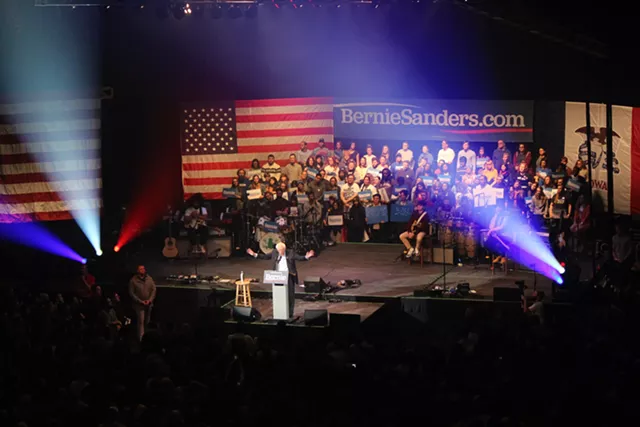 Sanders Returns to Iowa for Pre-Caucus Sprint