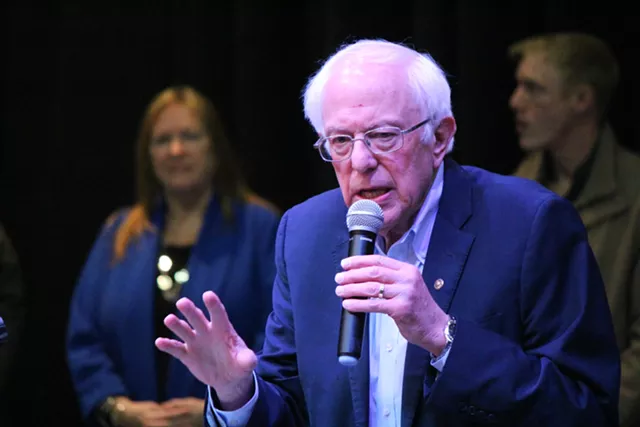 Sanders Returns to Iowa for Pre-Caucus Sprint