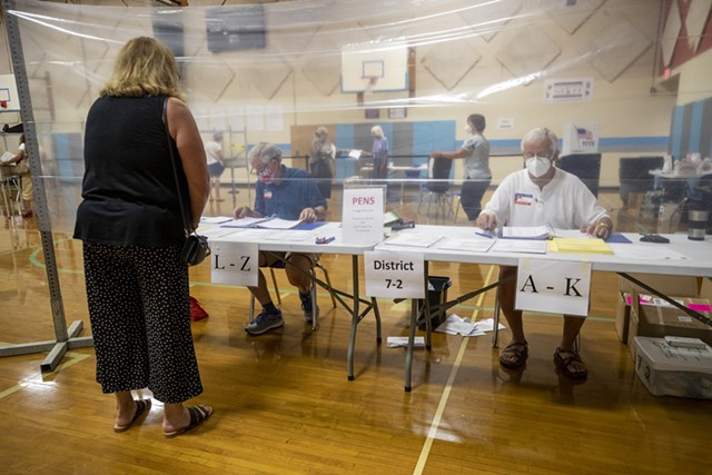Voting in South Burlington - JAMES BUCK ©️ SEVEN DAYS