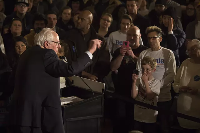 Sanders Rallies the Faithful in Iowa's Quad Cities