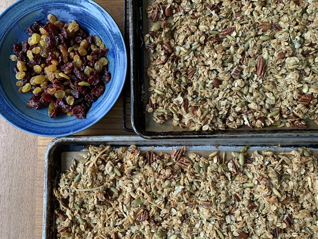 Granola just out of the oven - MELISSA PASANEN ©️ SEVEN DAYS