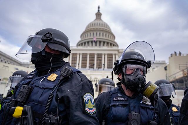 Police guarding the U.S. Capitol on January 6 - JULIAN LESHAY, DREAMSTIME