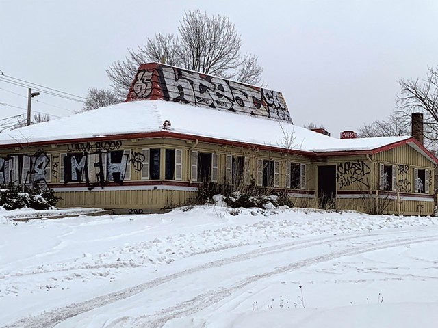 The former Pizza Hut In South Burlington - KEN PICARD ©️ SEVEN DAYS