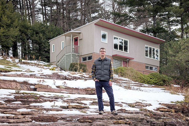Devin Colman in front of his favorite midcentury house in Burlington - OLIVER PARINI
