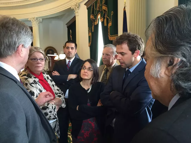Senate Narrowly Supports Administration&rsquo;s Privatization Initiative