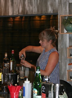 Sas Stewart making a cocktail - SUZANNE PODHAIZER