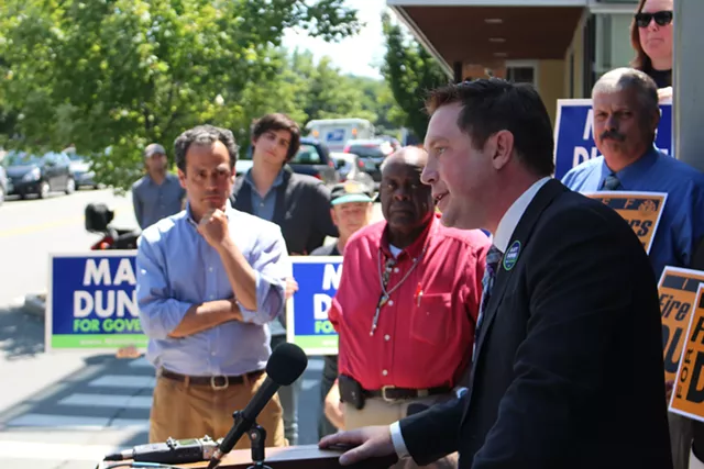 Dunne Lashes Out at Minter and Shumlin as the &lsquo;Establishment&rsquo;