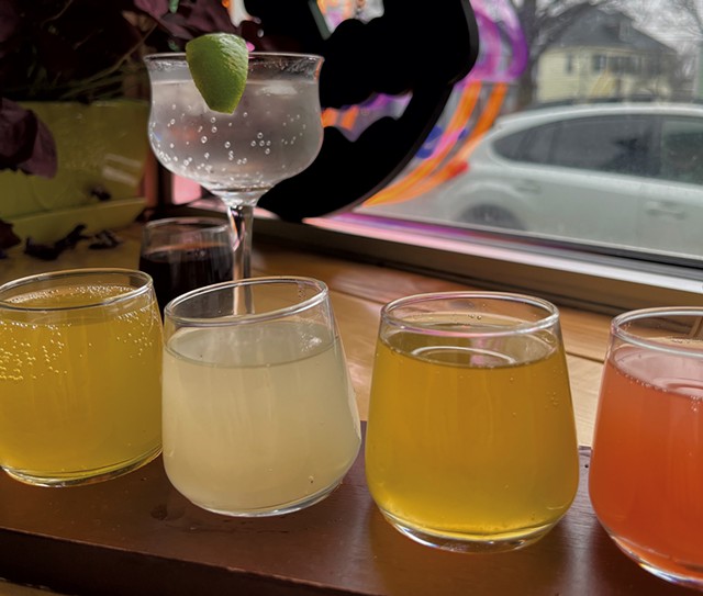 The Tatiana (back) and mimosa flight with soursop, guava, papaya and passion fruit juice - JORDAN BARRY ©️ SEVEN DAYS