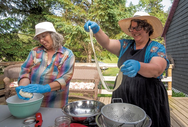 Carol Fairbank (right) leading a mozzarella-making class with Indigo Pearl - JEB WALLACE-BRODEUR