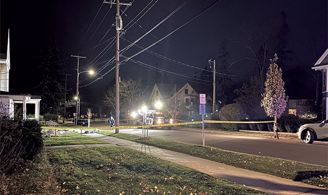 Burlington police at the scene of the triple shooting on North Prospect Street - DEREK BROUWER ©️ SEVEN DAYS