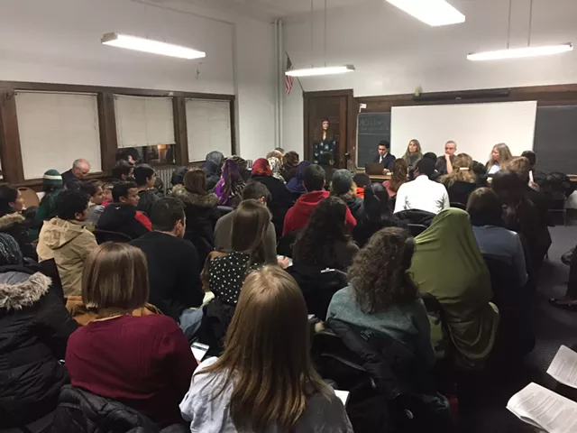 Legal Session Over Immigration Executive Order Draws a Crowd