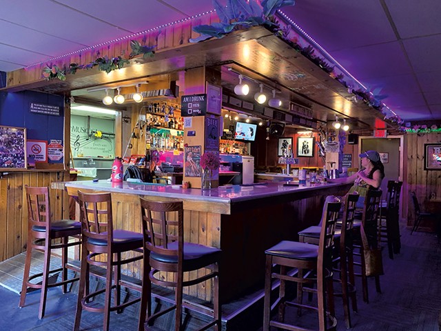 Jasper's Tavern - HANNAH FEUER