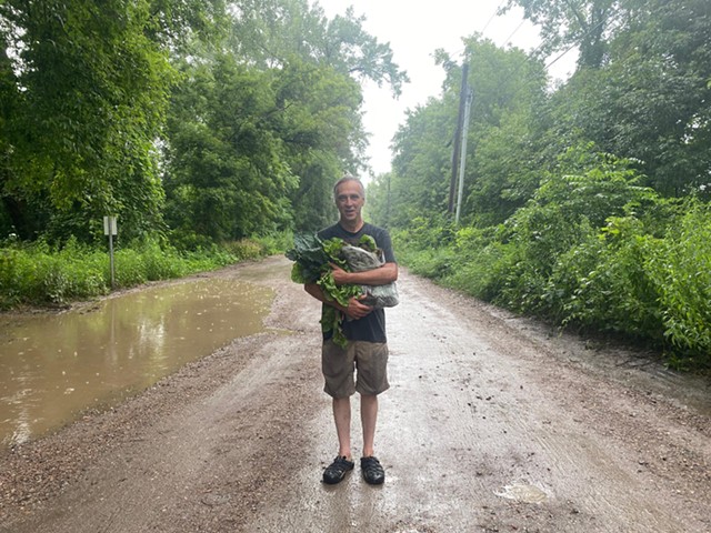 Paul with his vegetables at the Intervale in Burlington - RACHEL HELLMAN ©️ SEVEN DAYS